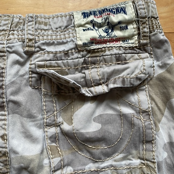 True Religion cargo camp shorts - Picture 4 of 6